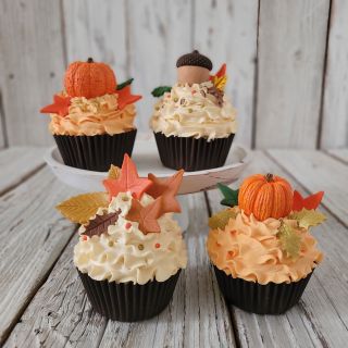 🍂🍁Na zakázku vytvořená sada podzimních cupcaků 🍁🍂 . . . #fakecupcake #podzim #podzimnicupcakes #podzimnifoceni...
